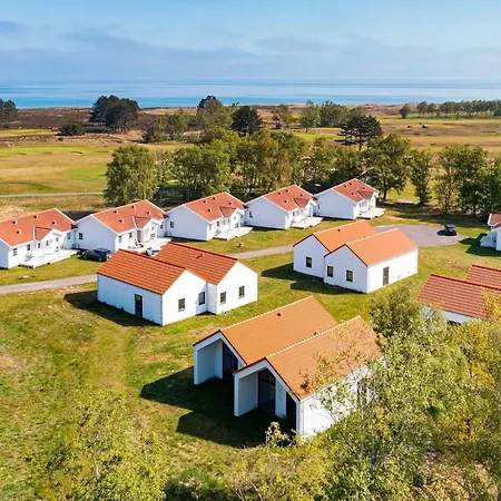 Inviting Island Getaway In Vakantiehuis Laeso